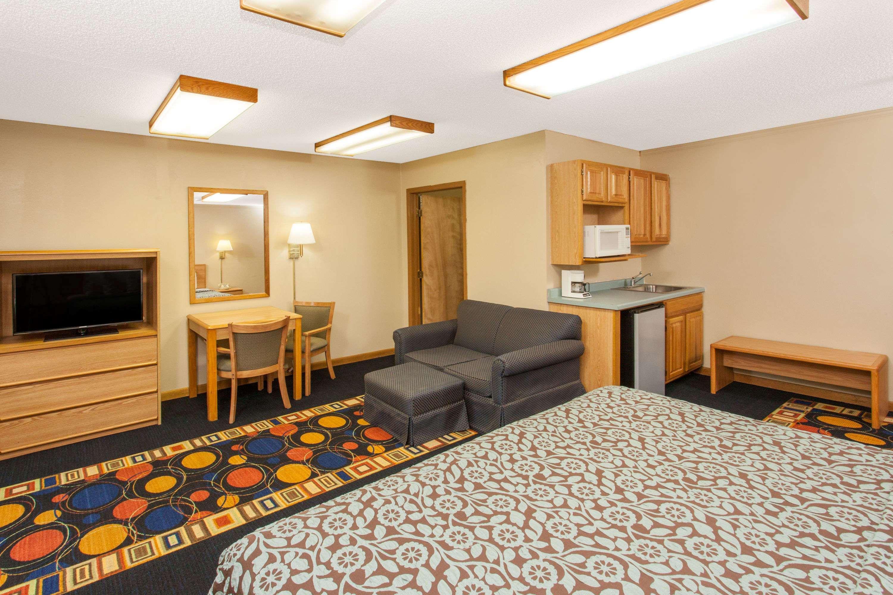 Days Inn By Wyndham Farmer City Exterior photo